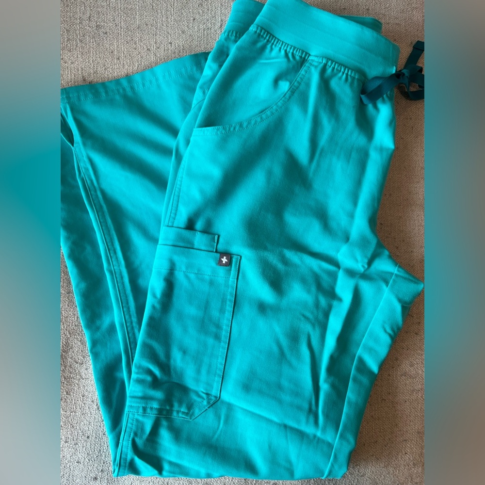 FIGS KADE SCRUB PANTS - COLOR OASIS